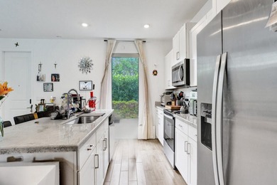 Newer construction, built in 2022. Spacious open floor plan - photo 5