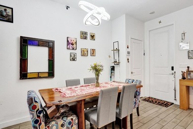 Newer construction, built in 2022. Spacious open floor plan - photo 8