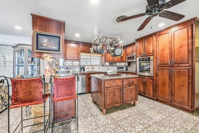 Rarely offered on the shores of Lake Worth, this private - photo 3