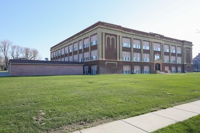 A rare investment opportunity in the heart of Luverne! City - photo 4