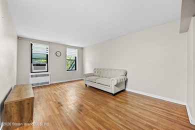 Why rent when you can own? Bright and spacious 1-bedroom co-op - photo 4