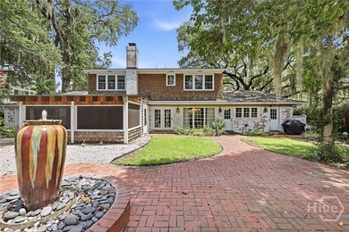 Beneath a canopy of majestic live oaks draped in Spanish moss - photo 35