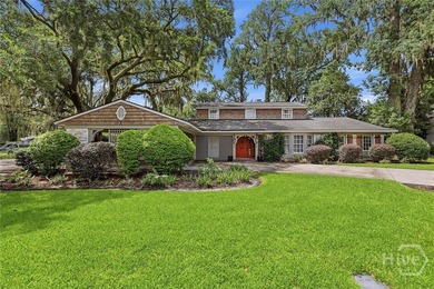 Beneath a canopy of majestic live oaks draped in Spanish moss - photo 42