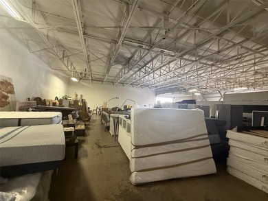 We are pleased to present this Industrial Warehouse Space for - photo 1