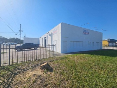We are pleased to present this Industrial Warehouse Space for - photo 2