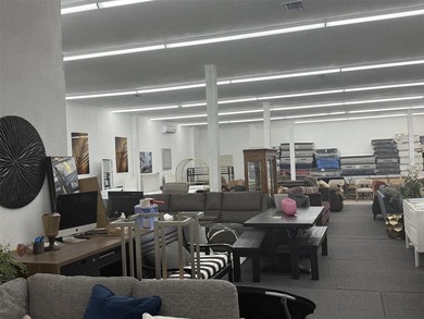 We are pleased to present this Industrial Warehouse Space for - photo 4