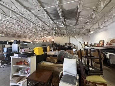 We are pleased to present this Industrial Warehouse Space for - photo 9