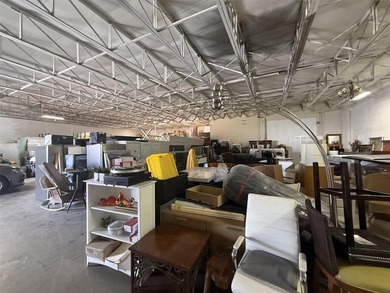 We are pleased to present this Industrial Warehouse Space for - photo 10