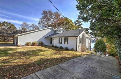Weiss Lake Deep Water Retreat - Furnished | 2 Boat Slips | - photo 3