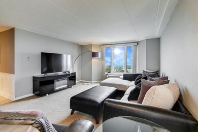 MOTIVATED SELLER offering this spacious 2-bedroom, 2-bath corner - photo 7