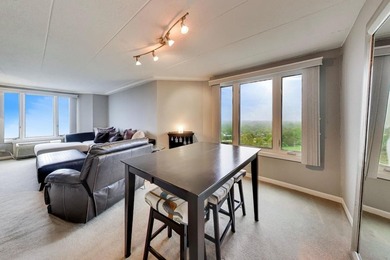 MOTIVATED SELLER offering this spacious 2-bedroom, 2-bath corner - photo 8