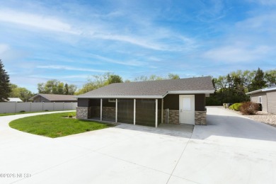 Stunning Lake Kampeska home with 100' of lake frontage - photo 3