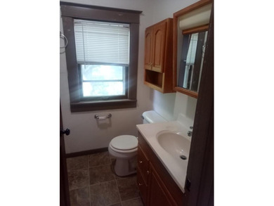 Four-bedroom house located close to campus with off-street - photo 11