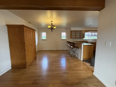 Beautiful home on a spacious lot in Westwood! This 4-bedroom, 2 - photo 12