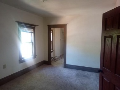 Four-bedroom house located close to campus with off-street - photo 12