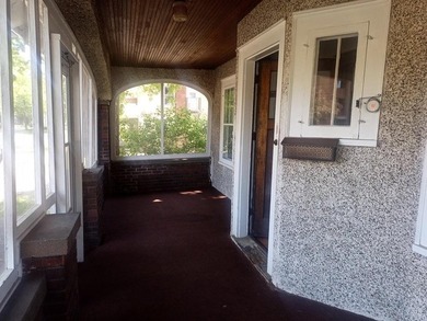 Four-bedroom house located close to campus with off-street - photo 14