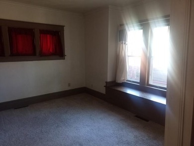 Four-bedroom house located close to campus with off-street - photo 17