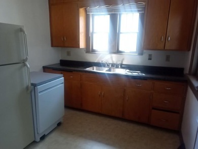 Four-bedroom house located close to campus with off-street - photo 18