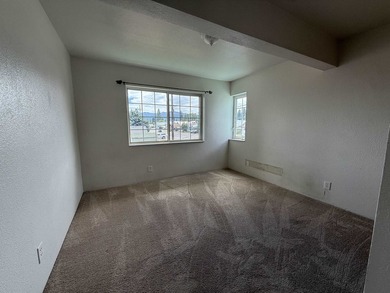 Beautiful home on a spacious lot in Westwood! This 4-bedroom, 2 - photo 19