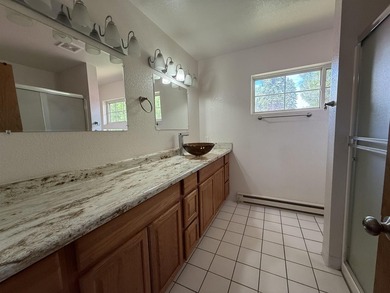 Beautiful home on a spacious lot in Westwood! This 4-bedroom, 2 - photo 22