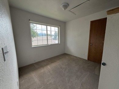 Beautiful home on a spacious lot in Westwood! This 4-bedroom, 2 - photo 24
