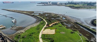Rare opportunity to acquire 14 contiguous waterfront parcels - photo 3