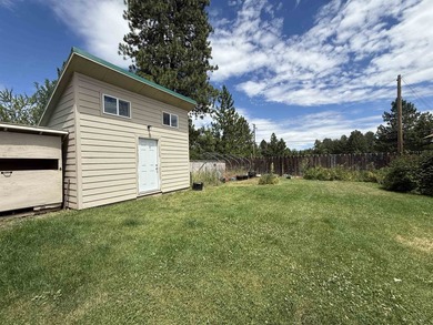 Beautiful home on a spacious lot in Westwood! This 4-bedroom, 2 - photo 34