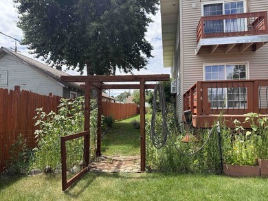 Beautiful home on a spacious lot in Westwood! This 4-bedroom, 2 - photo 35