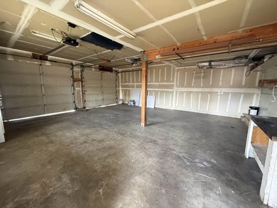 Beautiful home on a spacious lot in Westwood! This 4-bedroom, 2 - photo 37