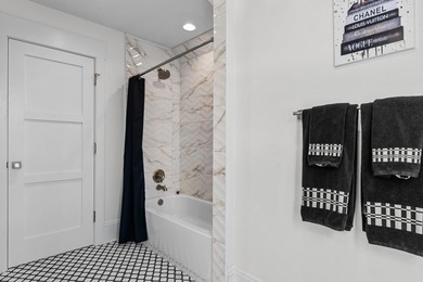 A NEWER CUSTOM LAKEFRONT ESTATE DEFINED BY EXCEPTIONAL - photo 40