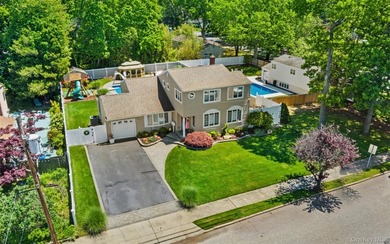Welcome home to 939 Manor Lane in Bay Shore. This meticulously - photo 3