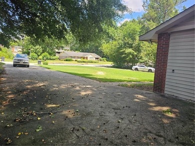 Great Location. 4 bedroom, 3 full bathroom homes is in need of - photo 2