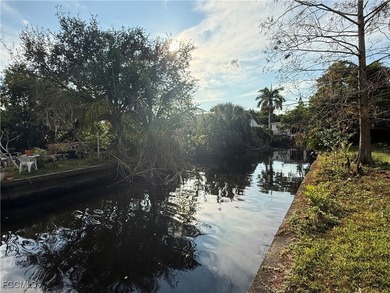 Caloosahatchee River Home Sale Pending in North Fort Myers Florida