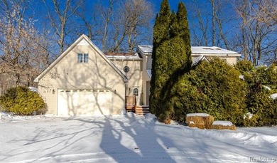 Lake Louise Home For Sale in Ortonville Michigan