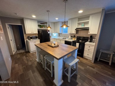 This stunning 3-bedroom, 2-full-bathroom manufactured home - photo 22