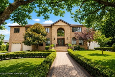 Beautiful and well maintained two family CHC in the heart of SE - photo 1