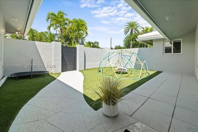 Beautifully updated home in the prestigious Coral Ridge Country - photo 3