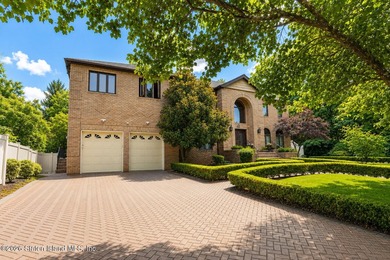 Beautiful and well maintained two family CHC in the heart of SE - photo 3