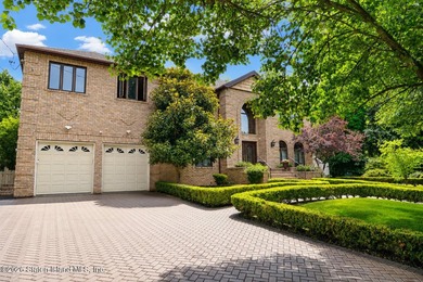 Beautiful and well maintained two family CHC in the heart of SE - photo 4