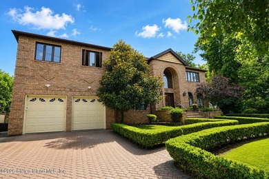 Beautiful and well maintained two family CHC in the heart of SE - photo 5