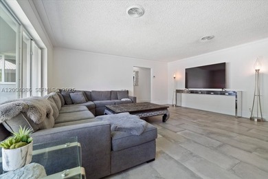 Beautifully updated home in the prestigious Coral Ridge Country - photo 6