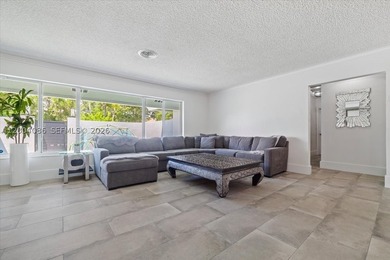 Beautifully updated home in the prestigious Coral Ridge Country - photo 7