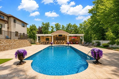 Beautiful and well maintained two family CHC in the heart of SE - photo 10