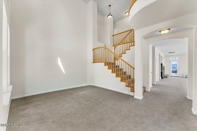 4 bed, 2.5 bath with the primary suite on the main level. Clean - photo 4