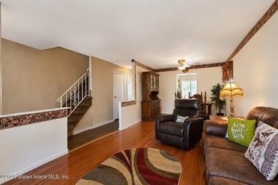 Welcome to 88 East Macon Avenue, a spacious 18-foot-wide - photo 5
