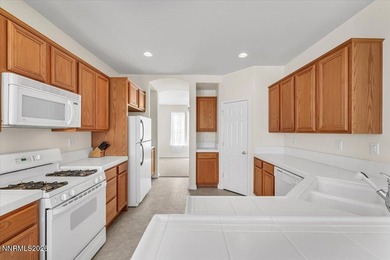 4 bed, 2.5 bath with the primary suite on the main level. Clean - photo 10