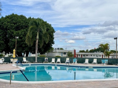 Beautifully upgraded and spacious 2-bedroom, 2-bath condo - photo 18