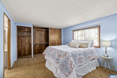 Gorgeous, panoramic mountain views from your living room in this - photo 21