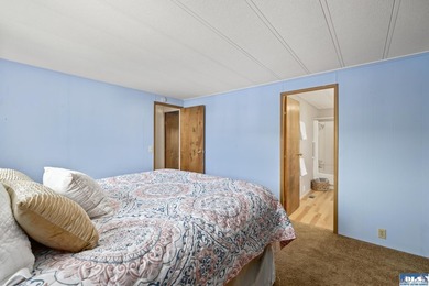 Gorgeous, panoramic mountain views from your living room in this - photo 22