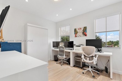 Experience luxury living in this stunning 5-bedroom, 3-bathroom - photo 31